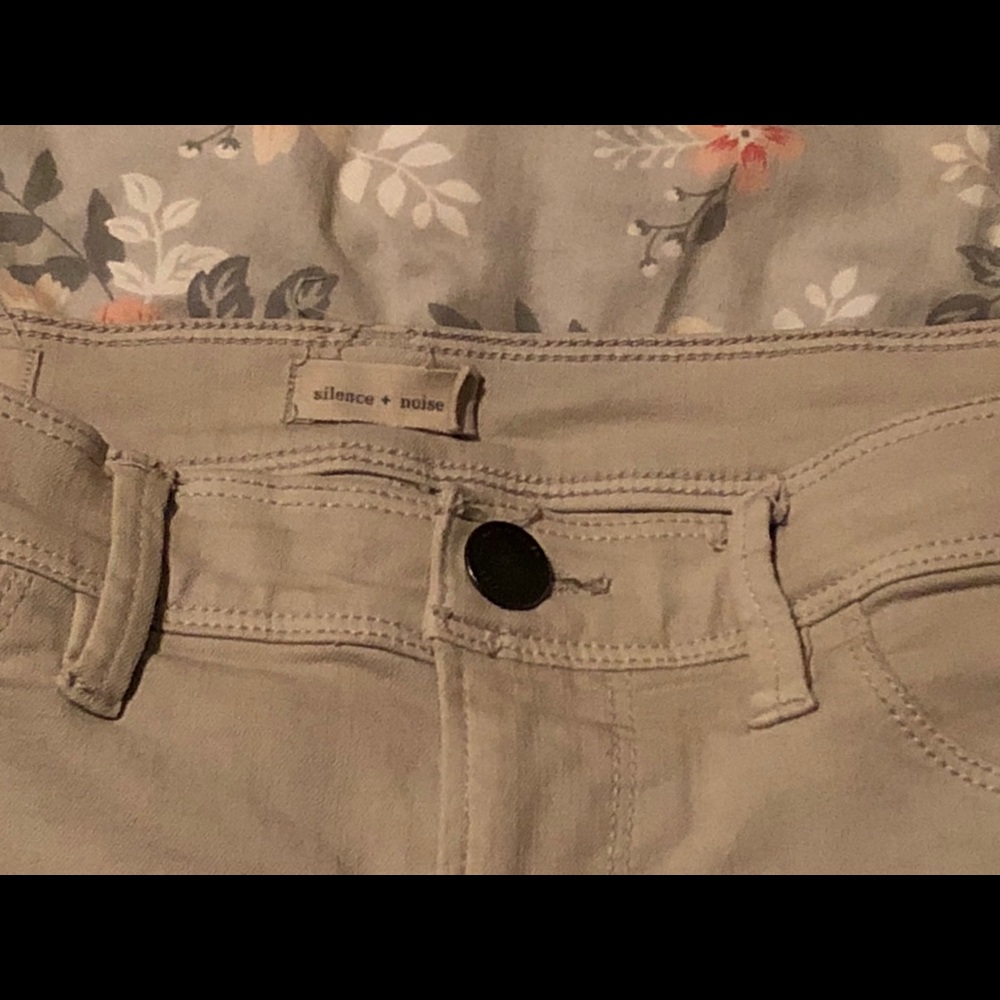 Silence and Noise Size 29 Cream Skinny Jean